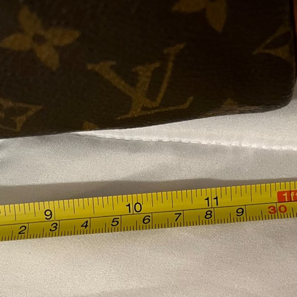 LOUIS VUITTON Speedy 30 Monogram Canvas Handbag with Gold Hardware - Picture 16 of 16